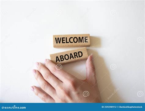 隨時歡迎你來英文|「welcome」用法是？welcome aboard 是什麼意思？